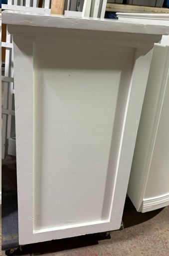 Where to rent WHITE DOLCE BAR CORNER-SQUARE in Mt. Airy NC